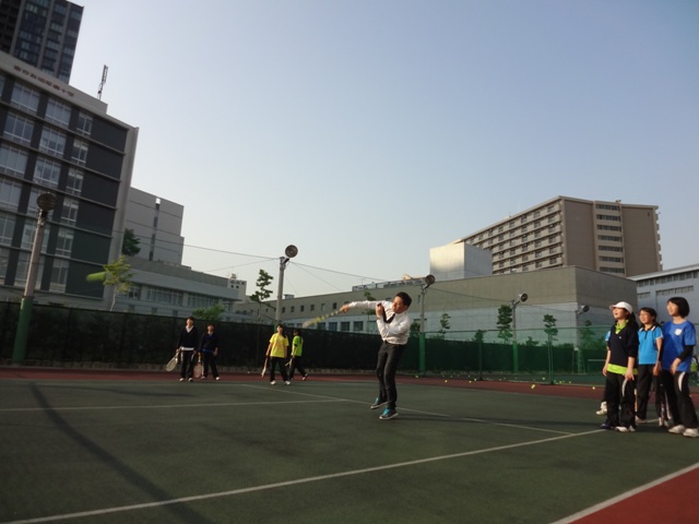 http://www.ariake.kaetsu.ac.jp/club/tennis/DSC05462.JPG