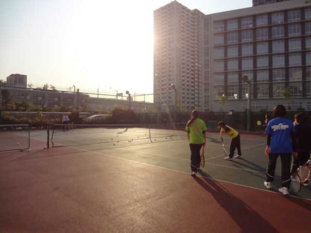 http://www.ariake.kaetsu.ac.jp/club/tennis/DSC05471.JPG