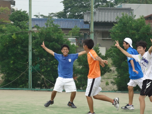 http://www.ariake.kaetsu.ac.jp/club/tennis/DSC06157.JPG