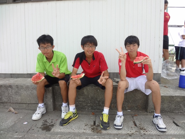 http://www.ariake.kaetsu.ac.jp/club/tennis/DSC06309.JPG