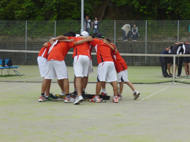 http://www.ariake.kaetsu.ac.jp/club/tennis/P1000276.JPG
