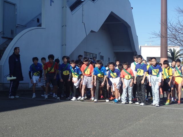 http://www.ariake.kaetsu.ac.jp/club/tennis/P1110038.JPG