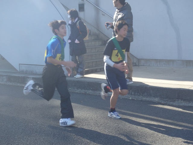 http://www.ariake.kaetsu.ac.jp/club/tennis/P1110042.JPG