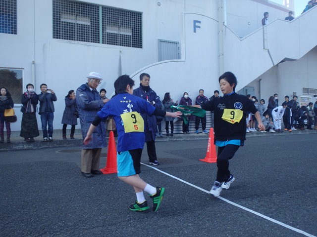 http://www.ariake.kaetsu.ac.jp/club/tennis/P1110061.JPG