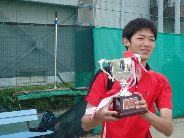 http://www.ariake.kaetsu.ac.jp/club/tennis/P3230092.JPG
