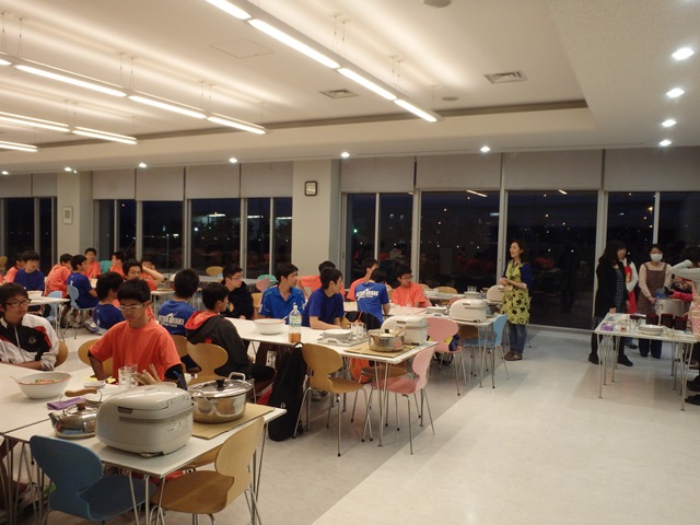 http://www.ariake.kaetsu.ac.jp/club/tennis/P3250123.JPG