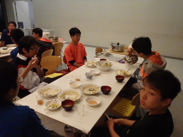 http://www.ariake.kaetsu.ac.jp/club/tennis/P3250127.JPG