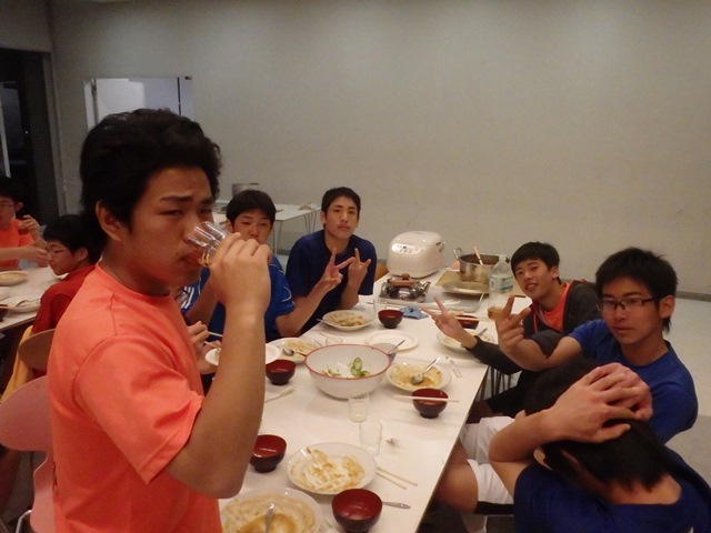 http://www.ariake.kaetsu.ac.jp/club/tennis/P3250129.JPG