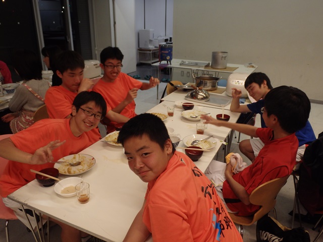 http://www.ariake.kaetsu.ac.jp/club/tennis/P3250130.JPG