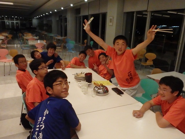 http://www.ariake.kaetsu.ac.jp/club/tennis/P3250131.JPG