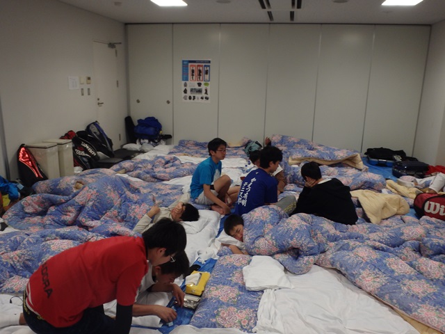 http://www.ariake.kaetsu.ac.jp/club/tennis/P3250133.JPG