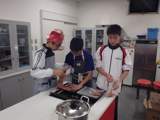 http://www.ariake.kaetsu.ac.jp/club/tennis/P3260142.JPG