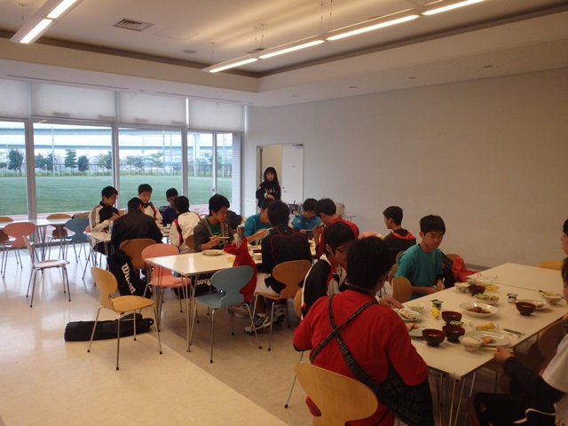 http://www.ariake.kaetsu.ac.jp/club/tennis/P3260152.JPG