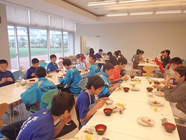 http://www.ariake.kaetsu.ac.jp/club/tennis/P3260154.JPG