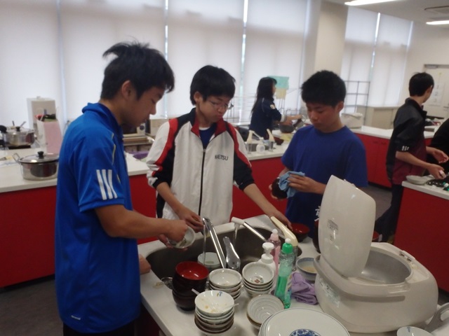 http://www.ariake.kaetsu.ac.jp/club/tennis/P3260155.JPG