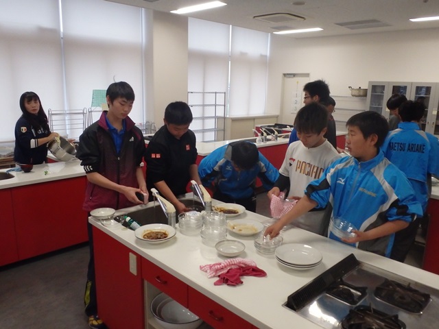 http://www.ariake.kaetsu.ac.jp/club/tennis/P3260156.JPG