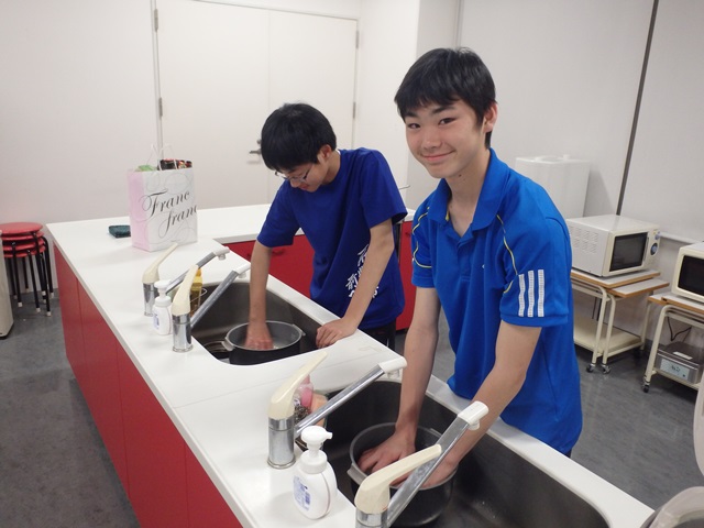 http://www.ariake.kaetsu.ac.jp/club/tennis/P3260210.JPG