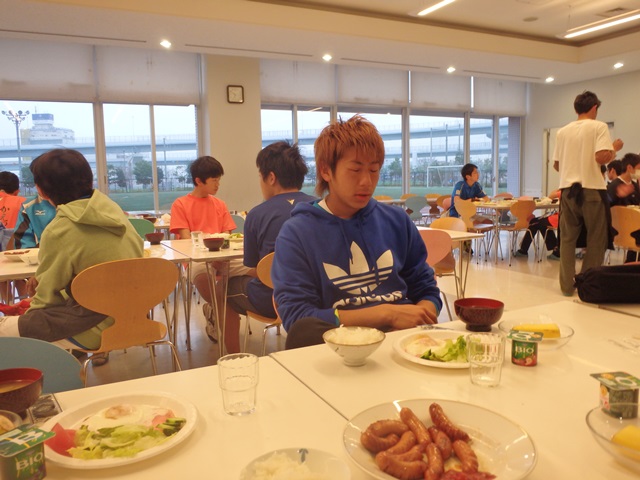 http://www.ariake.kaetsu.ac.jp/club/tennis/P3270214.JPG