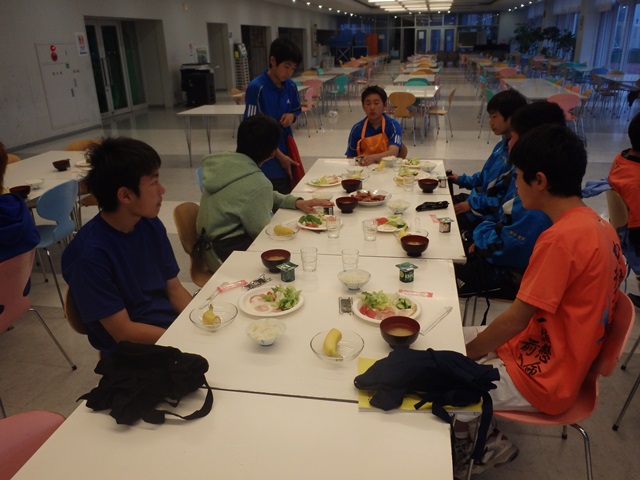 http://www.ariake.kaetsu.ac.jp/club/tennis/P3270217.JPG