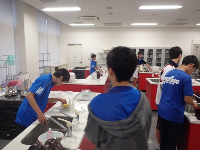 http://www.ariake.kaetsu.ac.jp/club/tennis/P3270221.JPG