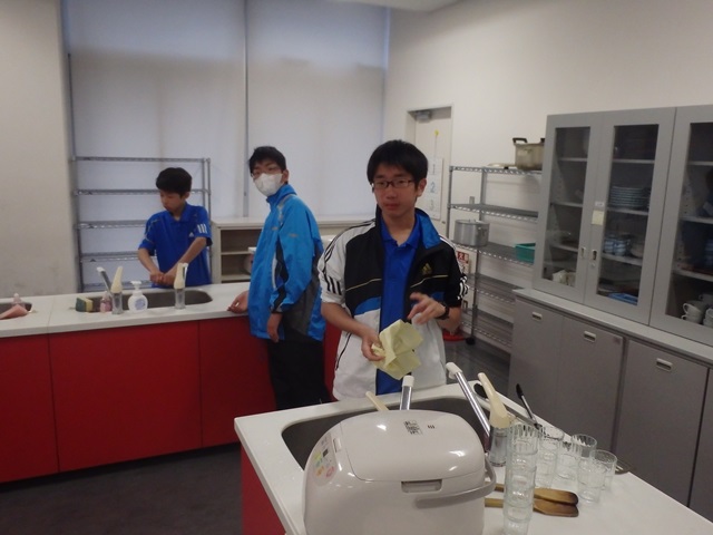 http://www.ariake.kaetsu.ac.jp/club/tennis/P3270222.JPG