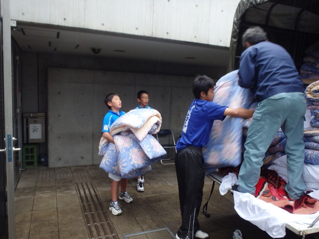 http://www.ariake.kaetsu.ac.jp/club/tennis/P3270224.JPG