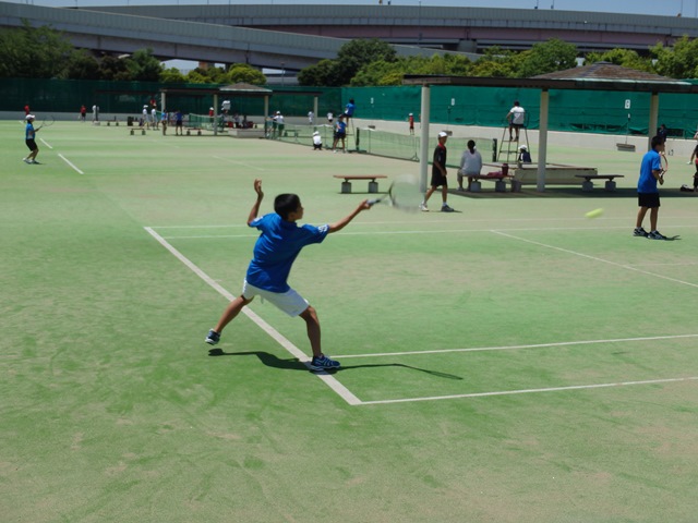 http://www.ariake.kaetsu.ac.jp/club/tennis/P6150273.JPG