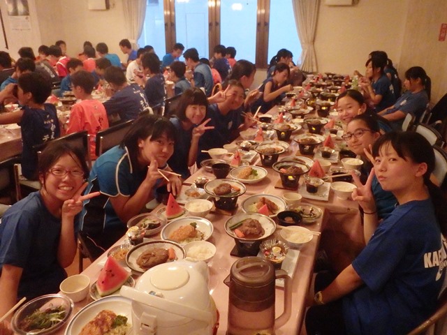http://www.ariake.kaetsu.ac.jp/club/tennis/P7270318.JPG