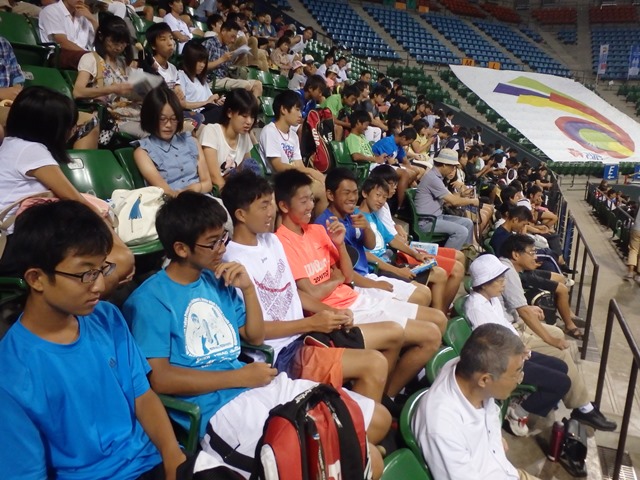 http://www.ariake.kaetsu.ac.jp/club/tennis/P8080016.JPG