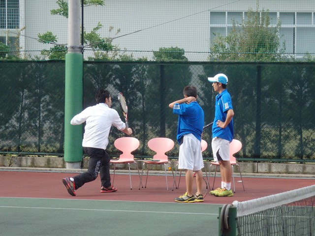 http://www.ariake.kaetsu.ac.jp/club/tennis/PB030332.JPG