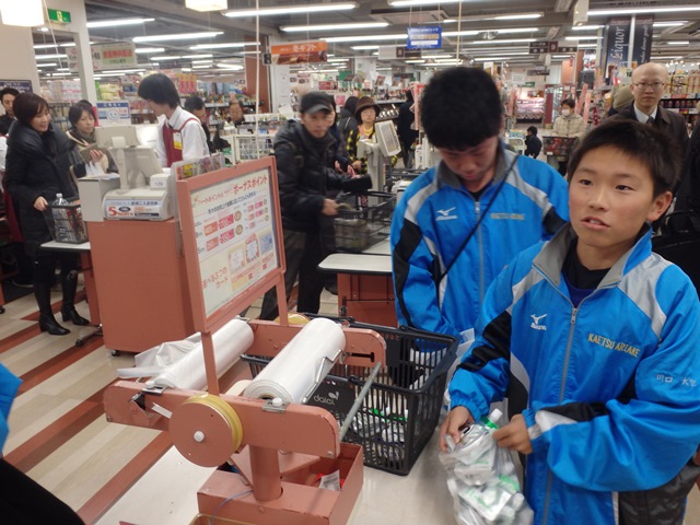 http://www.ariake.kaetsu.ac.jp/club/tennis/PC250015.JPG
