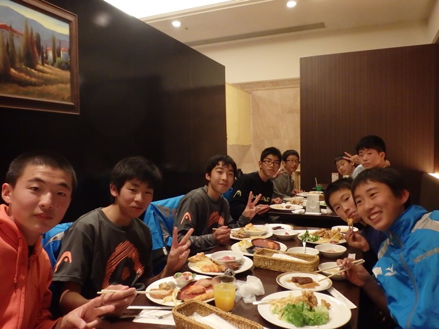 http://www.ariake.kaetsu.ac.jp/club/tennis/PC250018.JPG