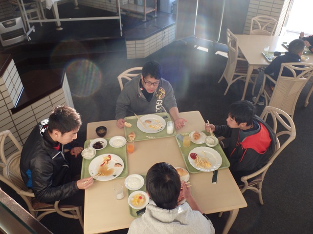 http://www.ariake.kaetsu.ac.jp/club/tennis/PC300148.JPG
