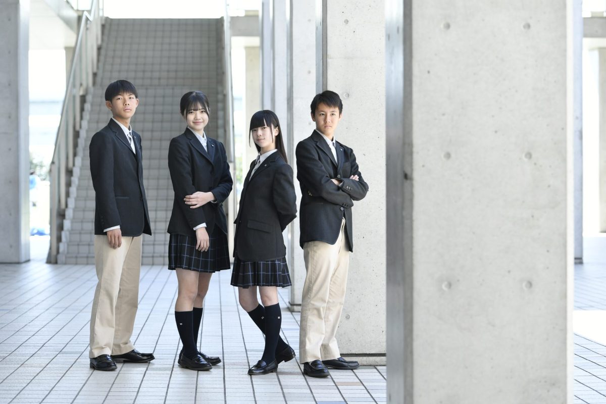 制服の全身写真